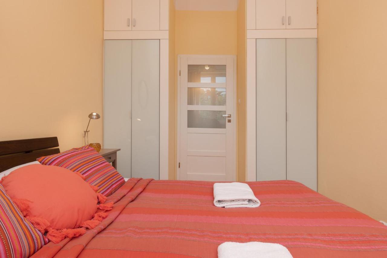 Warsaw New Town Square Apartment For 5 Guests By Noclegi Renters Ngoại thất bức ảnh