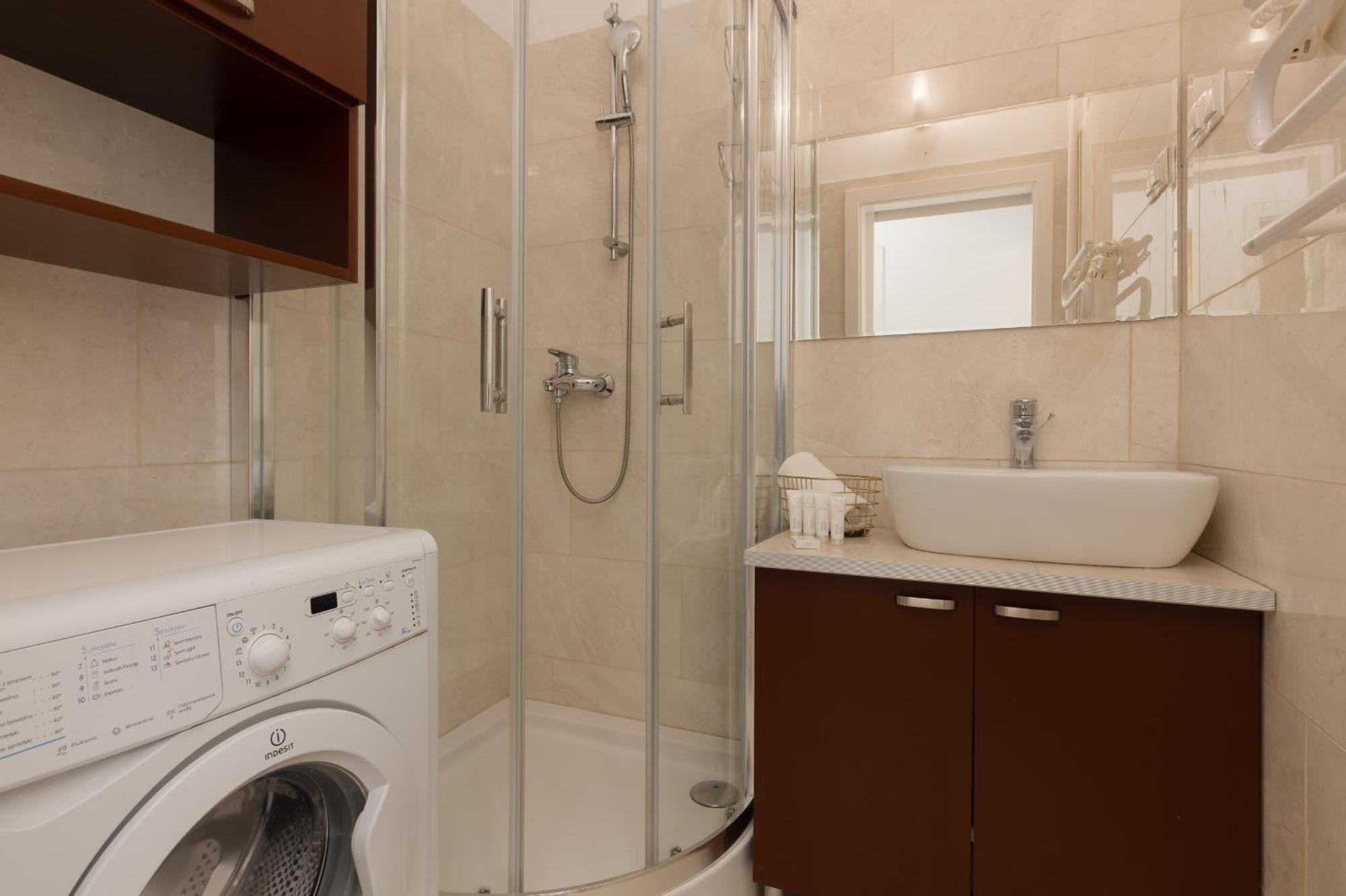 Warsaw New Town Square Apartment For 5 Guests By Noclegi Renters Ngoại thất bức ảnh